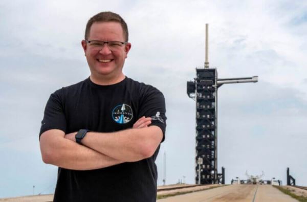 SpaceX назвала имена людей, которые первыми отправятся в космическое путешествие