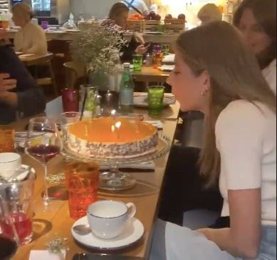 Не мажорка: дочь богатейшего ресторатора Аркадия Новикова скромно отметила 30-летие